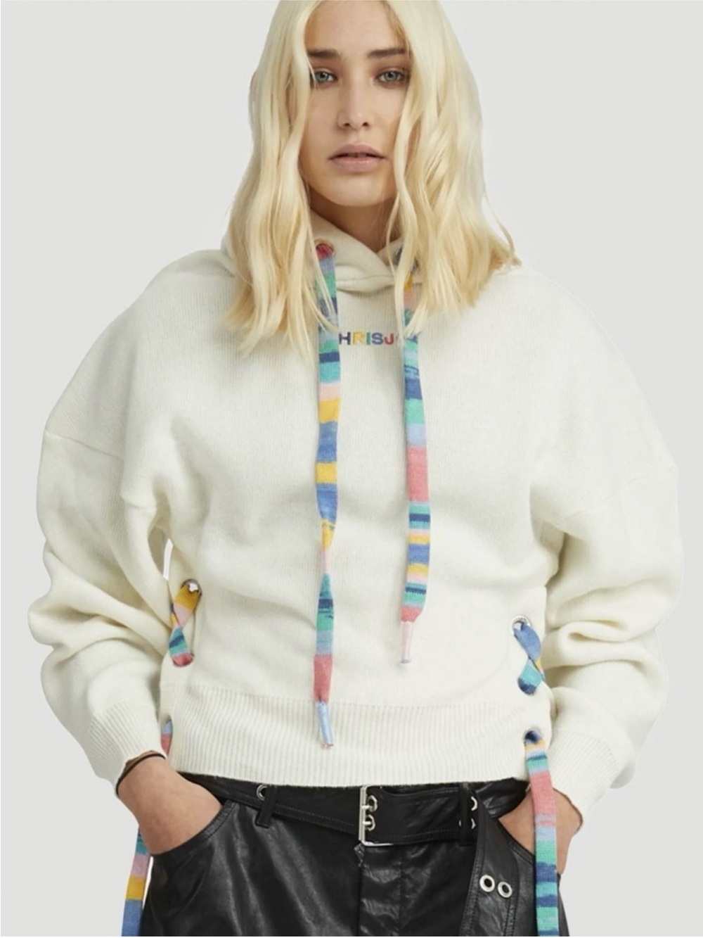 KhrisJoy
CROP HOODIE STRING
SWEATER WHITE
$1,100.00, Size 1, NWT
$550 $1,100